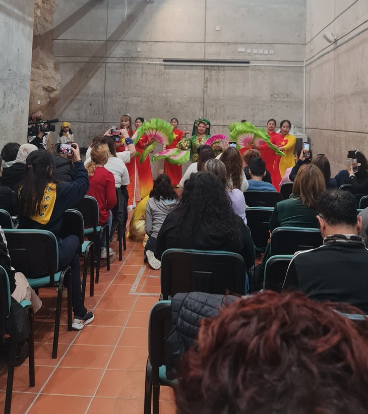 Người Việt tại Cộng hòa Síp tham gia Lễ hội mùa xuân 2026 - ảnh 2