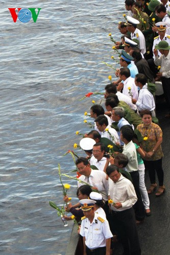 สำนึกในบุญคุณของทหารพลีชีพเพื่อชาติที่หมู่เกาะ Trường Sa - ảnh 7