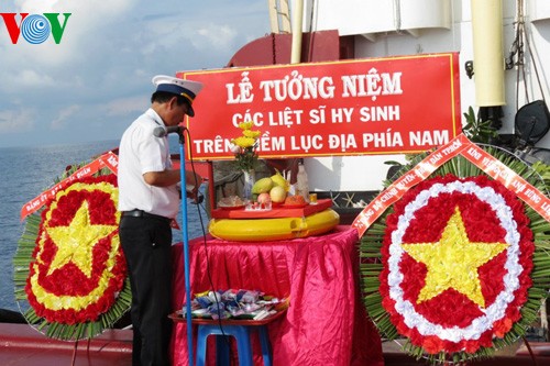 สำนึกในบุญคุณของทหารพลีชีพเพื่อชาติที่หมู่เกาะ Trường Sa - ảnh 1