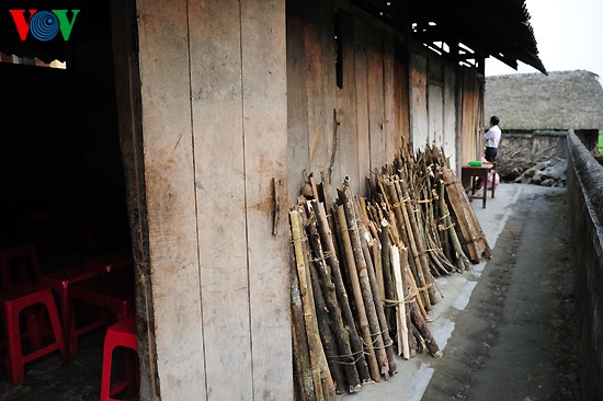 เยาวชนอาสามอบของขวัญให้แก่ชนกลุ่มน้อยในจังหวัดเขตเขา Hà Giang - ảnh 7