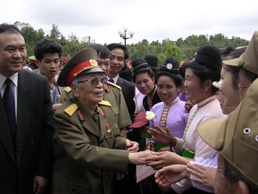  พลเอก Võ Nguyên Giáp เยือนสมรภูมิเก่า เดียนเบียนฟู - ảnh 6