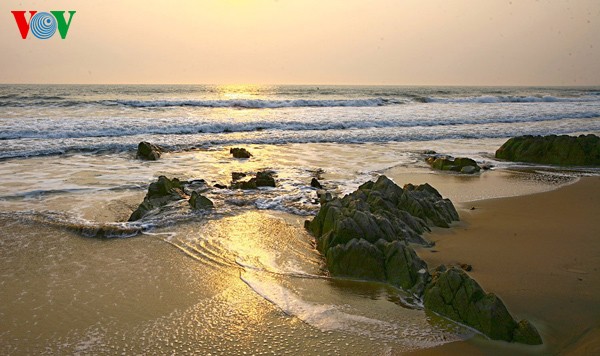 ความงดงามของชายหาด Hoành Sơn ที่จังหวัด Hà Tĩnh - ảnh 2