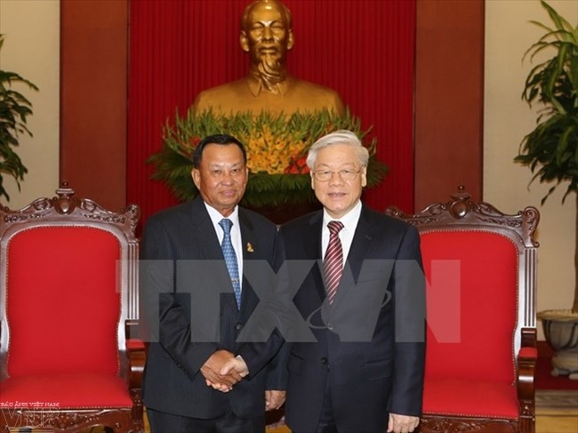 เลขาธิการใหญ่พรรคเหงวียนฟู้จ่องให้การต้อนรับประธานวุฒิสภากัมพูชา - ảnh 1