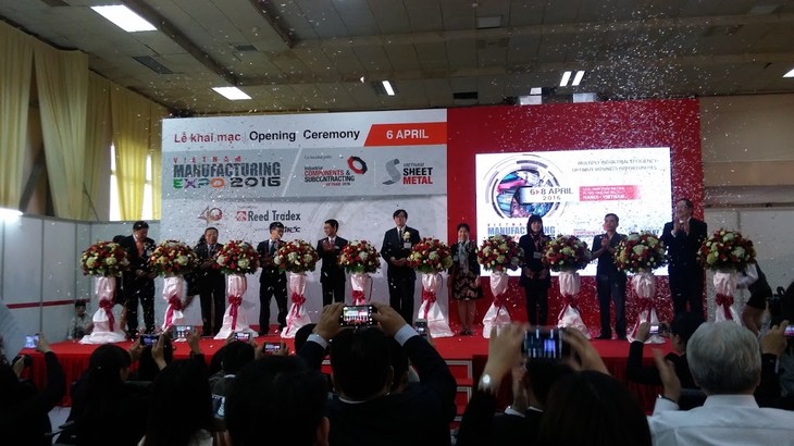 เปิดงานแสดงสินค้า Vietnam Manufacturing Expo 2016 ณ กรุงฮานอย - ảnh 1