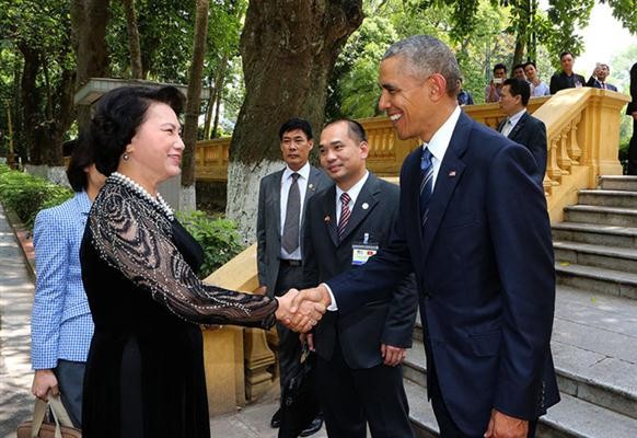 ประธานรัฐสภาเหงวียนถิกิมเงินพบปะกับนาย บารัก โอบามา ประธานาธิบดีสหรัฐ - ảnh 1