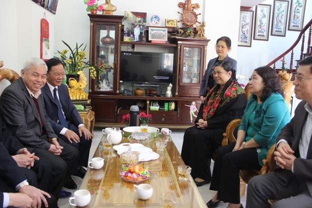 ผู้นำพรรค รัฐ รัฐสภาและแนวร่วมปิตุภูมิเวียดนามอวยพรตรุษเต๊ตประเพณีประชาชนท้องถิ่นต่างๆ - ảnh 1