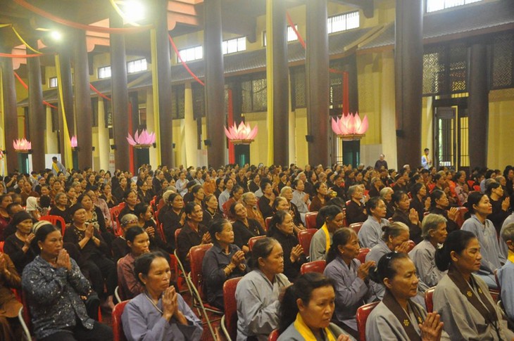 เทศกาลวูลานหรือเทศกาลแสดงความกตัญญูรู้คุณต่อพ่อแม่และบรรพบุรุษของคนเวียดนาม - ảnh 2