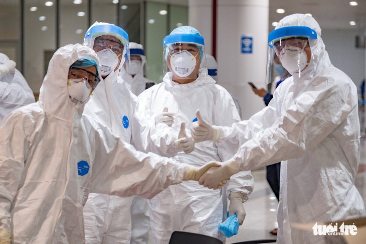 กรุงฮานอยและเวียดนามจะสร้างชัยชนะใหม่ในการรับมือการแพร่ระบาดของโรคโควิด-19 - ảnh 1