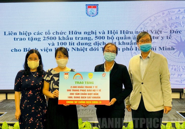 กิจกรรมสนับสนุนงานด้านการป้องกันและรับมือการแพร่ระบาดของโรคโควิด-19  - ảnh 1