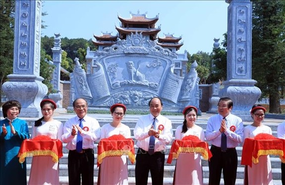 พิธีเปิดสถานที่บูชาประธานโฮจิมินห์ ณ ภูเขาจูง ตำบลกิมเลียน อำเภอนามด่าน - ảnh 1