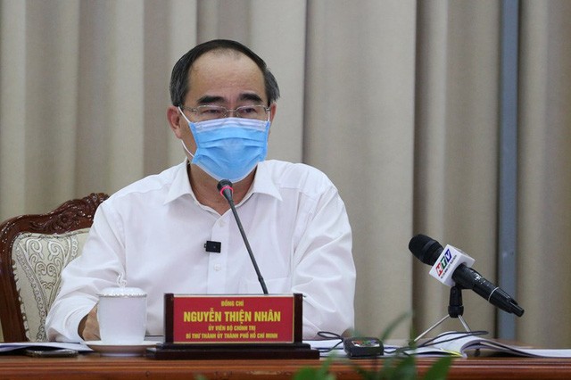 ท้องถิ่นต่างๆปฏิบัติมาตรการป้องกันและรับมือการแพร่ระบาดอย่างเคร่งคัด - ảnh 1