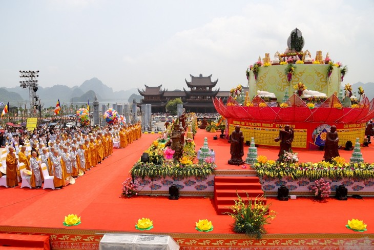 เสรีภาพด้านความเชื่อและศาสนาในเวียดนามได้รับการค้ำประกันอยู่เสมอ - ảnh 1