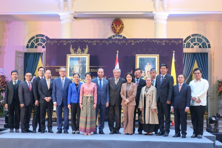 งานวันคล้ายวันพระราชสมภพ พระบาทสมเด็จพระบรมชนกาธิเบศร มหาภูมิพลอดุลยเดชมหาราช บรมนาถบพิตรและวันชาติไทย - ảnh 1