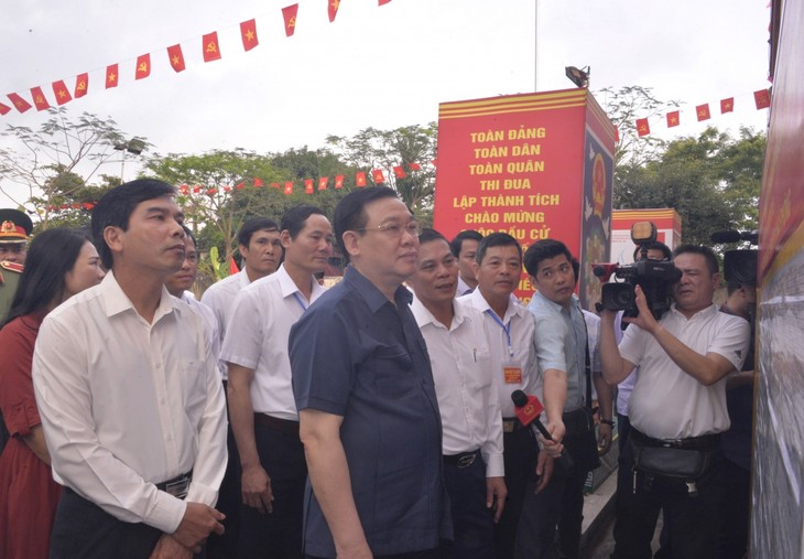 การเตรียมพร้อมจัดการเลือกตั้งต้องได้รับการปฏิบัติอย่างมีภาวะวิสัยเพื่ออำนวยความสะดวกให้แก่ผู้มีสิทธิ์เลือกตั้ง - ảnh 1