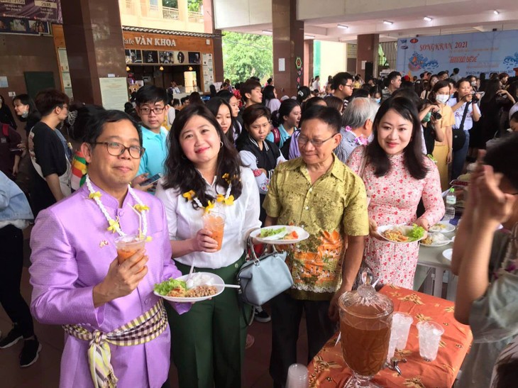 งาน “สงกรานต์ 2564 – วัฒนธรรมดั้งเดิม รื่นเริงร่วมสมัย” ณ นครโฮจิมินห์ - ảnh 5