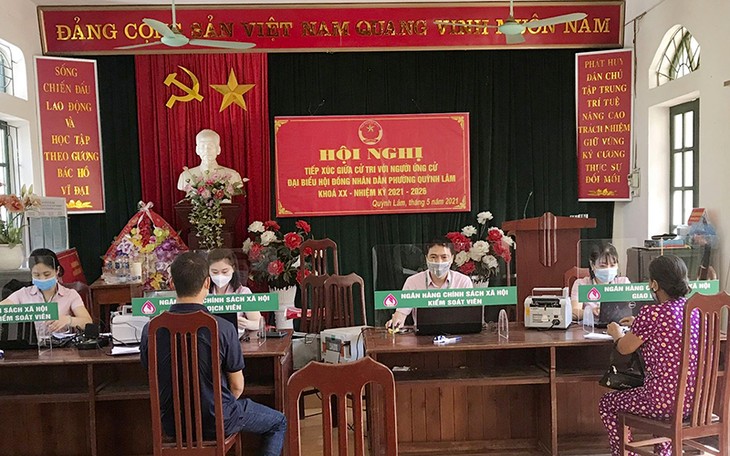 ธนาคารนโยบายสังคมปล่อยเงินกู้เพื่อสนับสนุนการจ่ายเงินเดือนให้แก่แรงงานและฟื้นฟูการผลิต - ảnh 1