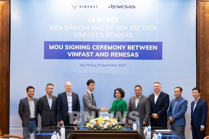 บริษัทVinFast ร่วมมือกับเครือบริษัท Renesas ในการพัฒนารถยนต์ไฟฟ้า - ảnh 1