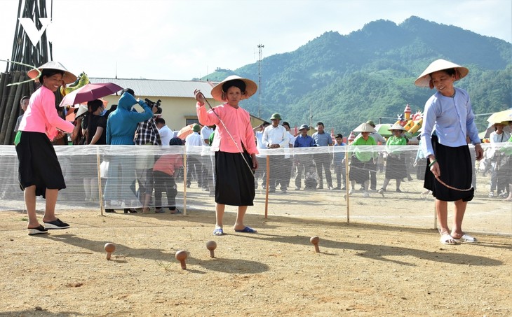 “Tức khang” – การละเล่นพื้นบ้านที่เป็นเอกลักษณ์ของชนเผ่าไต - ảnh 1