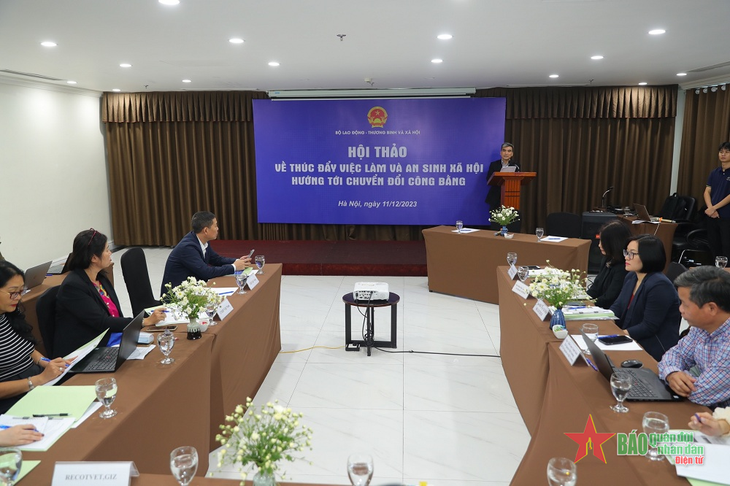 ค้ำประกันงานทำและสวัสดิการสังคมในการปรับเปลี่ยนที่เป็นมิตรกับสิ่งแวดล้อม - ảnh 1