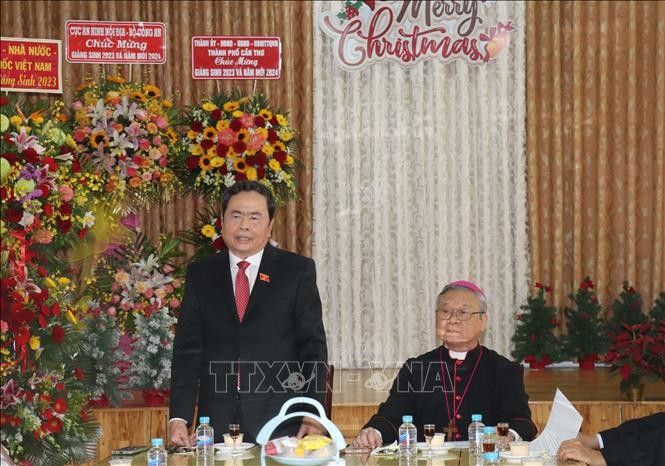 พรรคและรัฐให้ความเคารพและค้ำประกันสิทธิเสรีภาพด้านความเชื่อและการนับถือศาสนาของประชาชน - ảnh 1