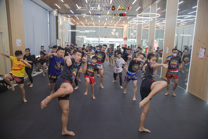 กิจกรรม  International Muay Thai Boran Training Week 2023 สำหรับผู้ฝึกสอนและนักกีฬามวยไทยในกรุงฮานอย - ảnh 4