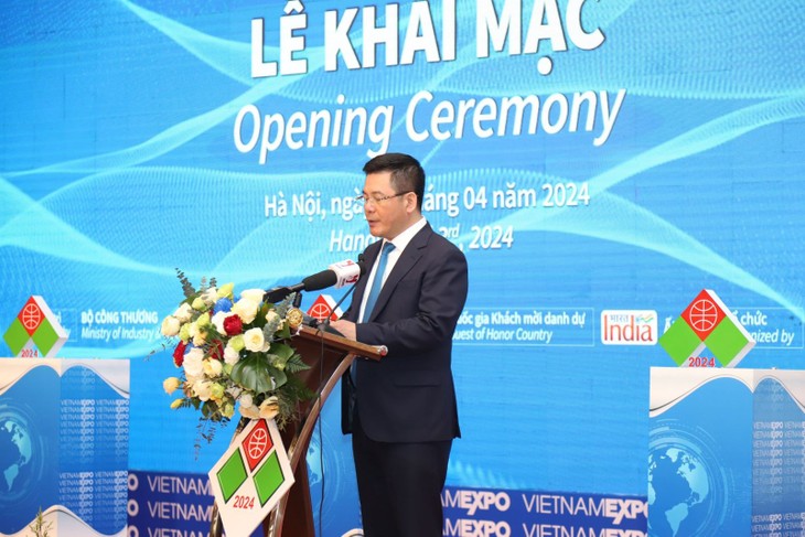 สถานประกอบการเกือบ 500 แห่งเข้าร่วมงานแสดงสินค้า VIETNAM EXPO ครั้งที่ 33ประจำปี2024 - ảnh 1