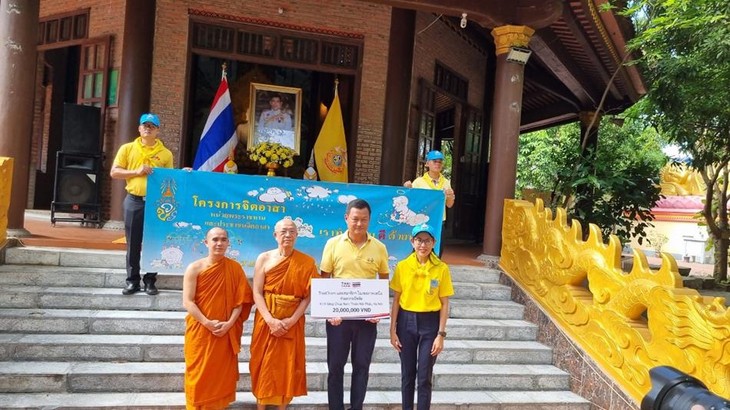 กิจกรรมจิตอาสาและพิธีสงฆ์เฉลิมพระเกียรติพระบาทสมเด็จพระเจ้าอยู่หัว - ảnh 10