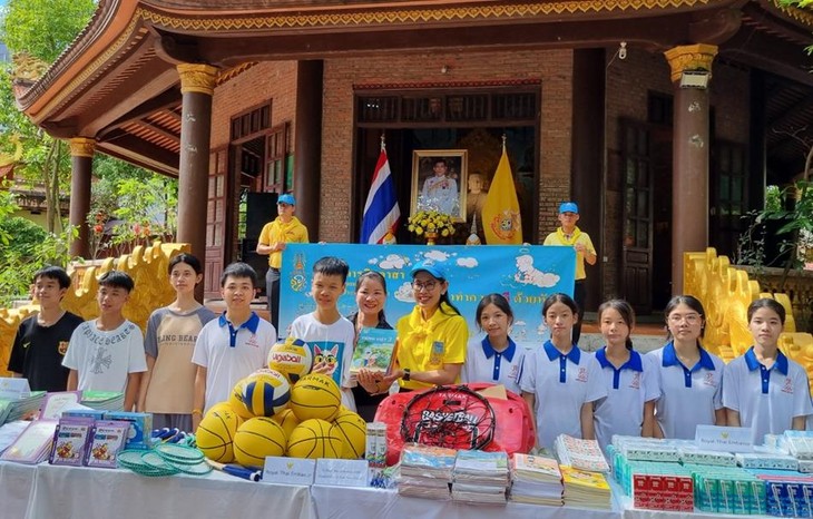 กิจกรรมจิตอาสาและพิธีสงฆ์เฉลิมพระเกียรติพระบาทสมเด็จพระเจ้าอยู่หัว - ảnh 2