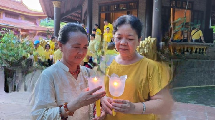 กิจกรรมจิตอาสาและพิธีสงฆ์เฉลิมพระเกียรติพระบาทสมเด็จพระเจ้าอยู่หัว - ảnh 8