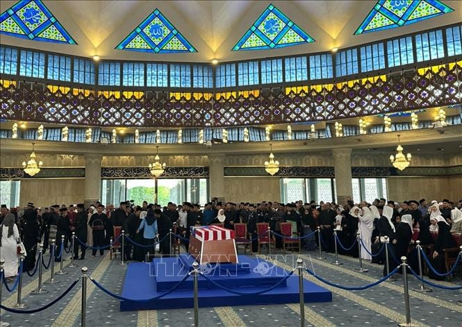 โทรเลขแสดงความเสียใจต่อการถึงแก่อสัญกรรมของท่าน อับดุลละฮ์ บิน ฮาจี อะฮ์มัด บาดาวี  อดีตนายกรัฐมนตรีของมาเลเซีย - ảnh 1