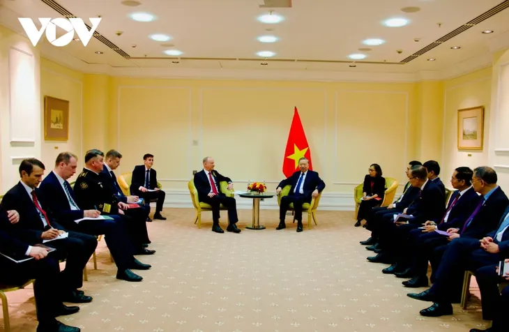 เลขาธิการใหญ่พรรคโตเลิมให้การต้อนรับสถานประกอบการรัสเซีย - ảnh 2