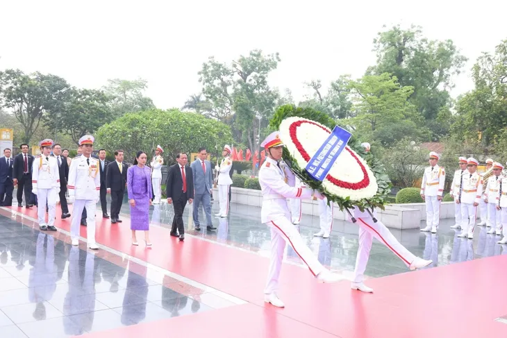 นายกรัฐมนตรีฝ่ามมิงชิ้งเป็นประธานพิธีต้อนรับนางสาว แพทองธาร ชินวัตร นายกรัฐมนตรีไทย - ảnh 9