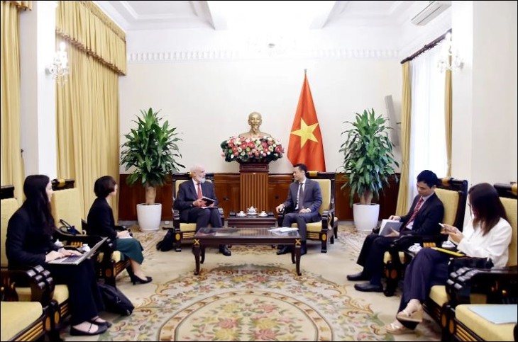 ประสานงานเกี่ยวกับการปฏิบัติภารกิจของประธานสภาแห่งชาติเจิ่นแทงเหมินในสวิตเซอร์แลนด์ โมร็อกโก และเซเนกัล - ảnh 1