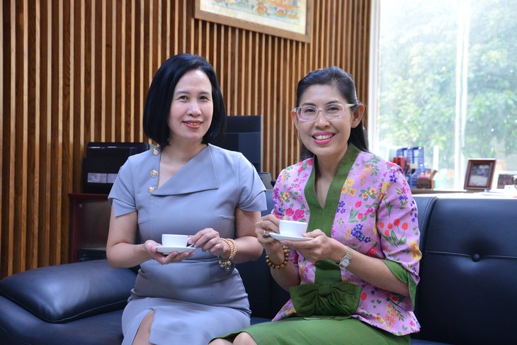 เอกอัครราชทูตไทยเยี่ยมสำนักงานส่วนกระจายเสียงภาษาต่างประเทศสถานีวิทยุเวียดนาม - ảnh 4