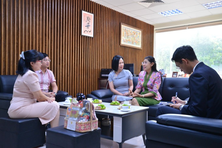 เอกอัครราชทูตไทยเยี่ยมสำนักงานส่วนกระจายเสียงภาษาต่างประเทศสถานีวิทยุเวียดนาม - ảnh 2