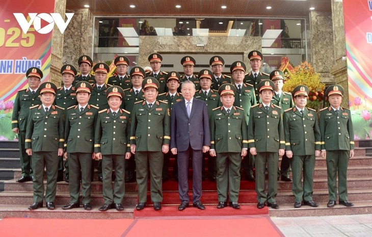 ต้องสร้างแถวขบวนเจ้าหน้าที่หน่วยข่าวกรองที่มีแนวคิดในการปฏิบัติภารกิจที่เฉียบแหลม - ảnh 1