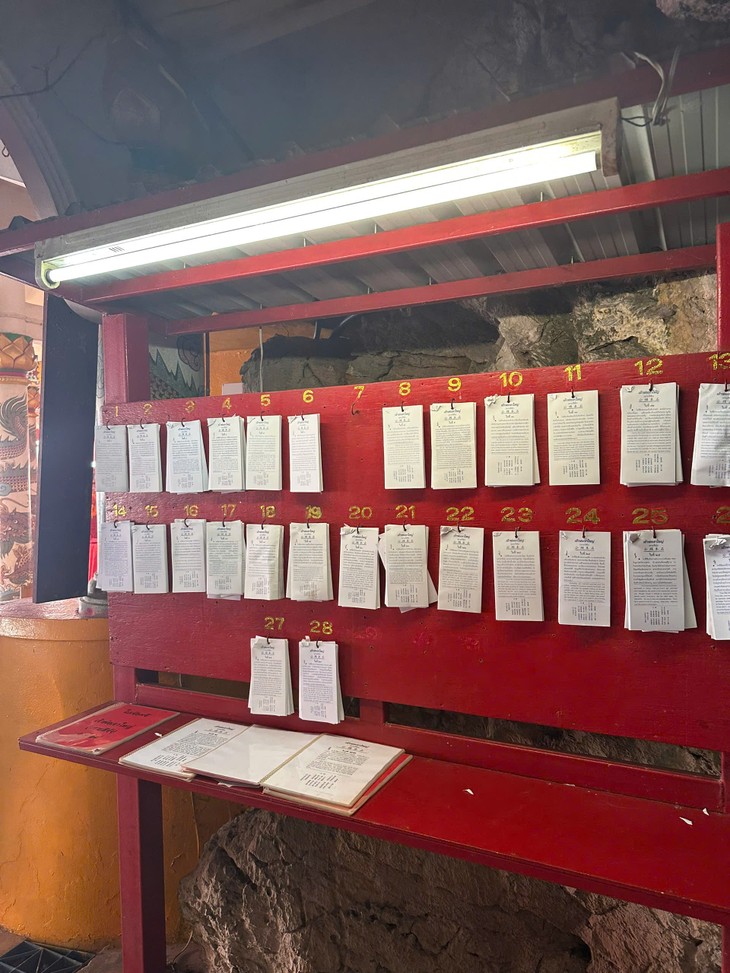 ศาลเจ้าพ่อเขาใหญ่ แหล่งที่ยึดเหนี่ยวทางจิตใจและเชื่อมโยงวัฒนธรรมบนเกาะสีชัง - ảnh 7