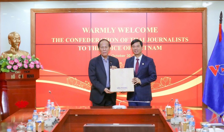 รองประธานสถานีวิทยุเวียดนาม โงมิงเหียน ให้การต้อนรับคณะผู้แทนสมาพันธ์สื่อมวลชนแห่งประเทศไทย - ảnh 2